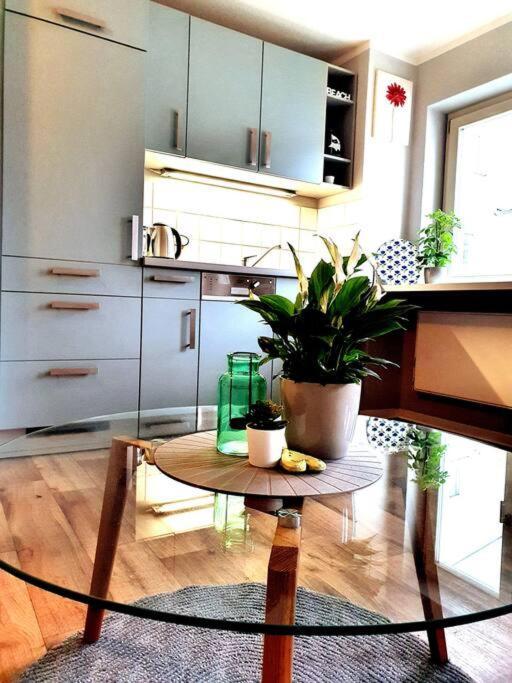 Hautnah Erleben - Schoene Maisonette 2og *